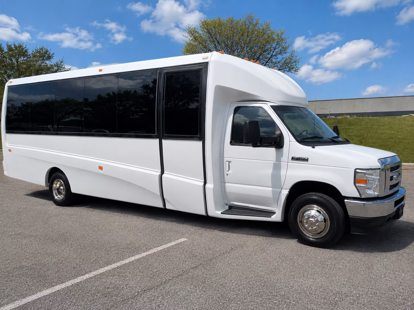 corporate airport transfer buses between bellevue and sea tac