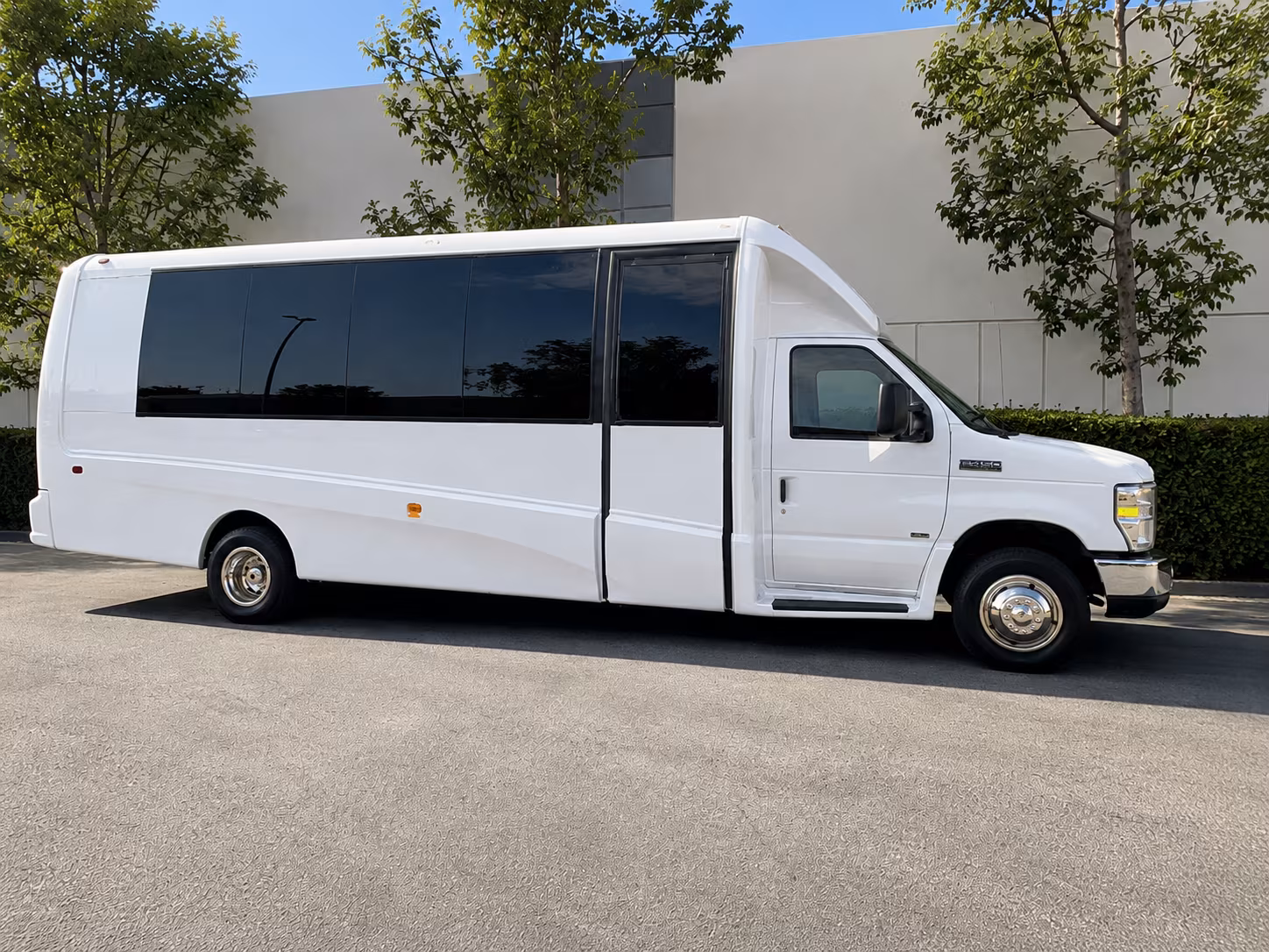 minibus rentals for bellevue bridal party runs and rehearsal dinners